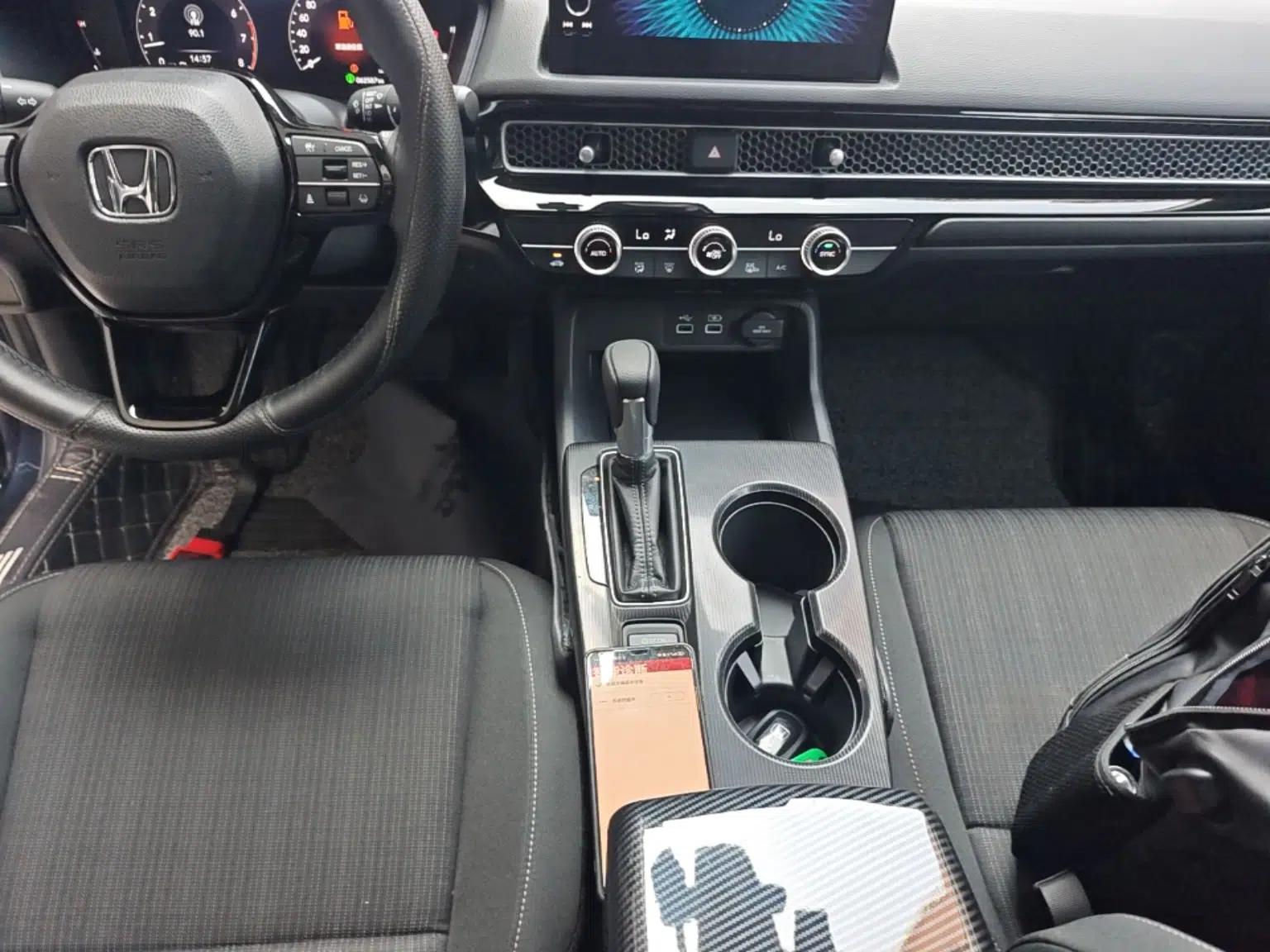 Honda Civic 2023 240TURBO CVT Dynamic Edition — миниатюра 16