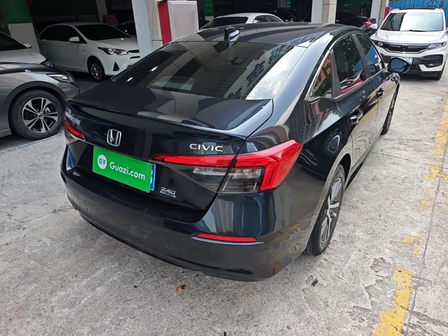 Honda Civic 2023 240TURBO CVT Dynamic Edition — миниатюра 6