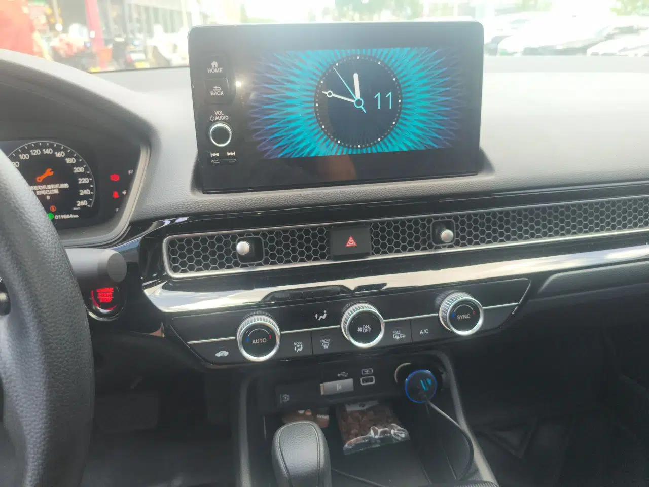 Honda Civic 2023 240TURBO CVT Dynamic · Center Stage Special Edition — миниатюра 13