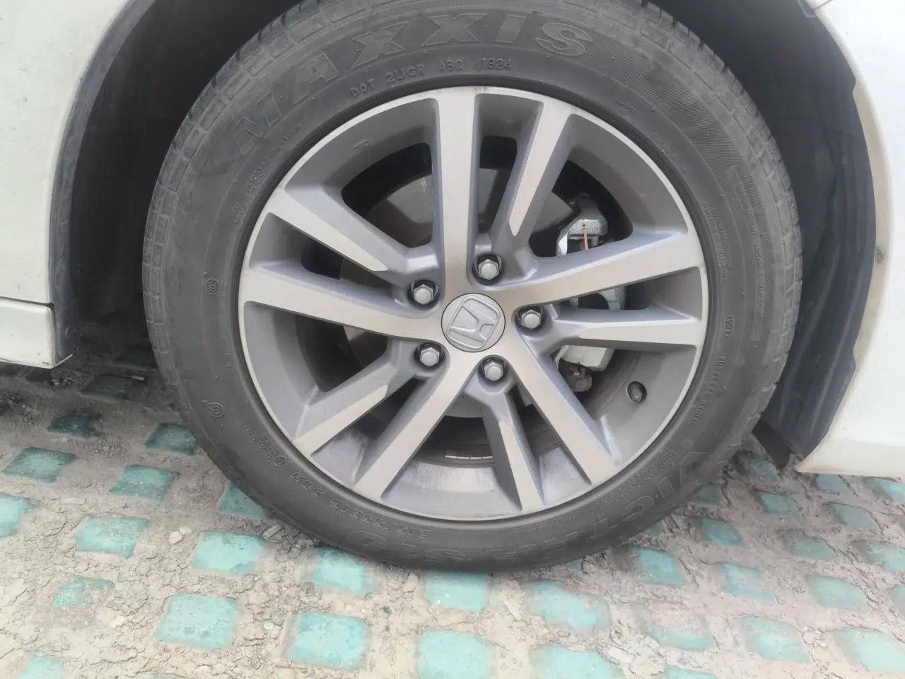 Honda Civic 2023 240TURBO CVT Dynamic · Center Stage Special Edition — миниатюра 8