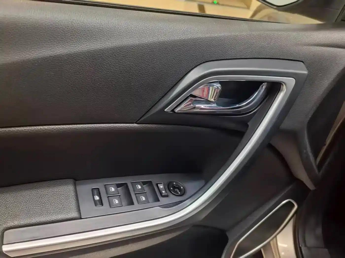 Yuhu 3 2018 2.5T Diesel 2WD Luxury Edition Standard Wheelbase — миниатюра 4