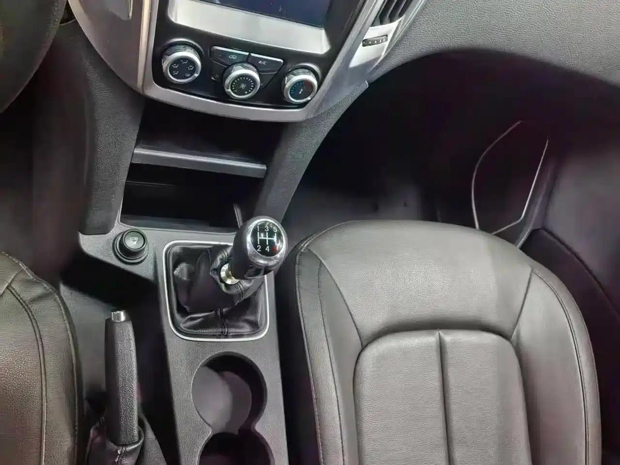 Yuhu 3 2018 2.5T Diesel 2WD Luxury Edition Standard Wheelbase — миниатюра 5