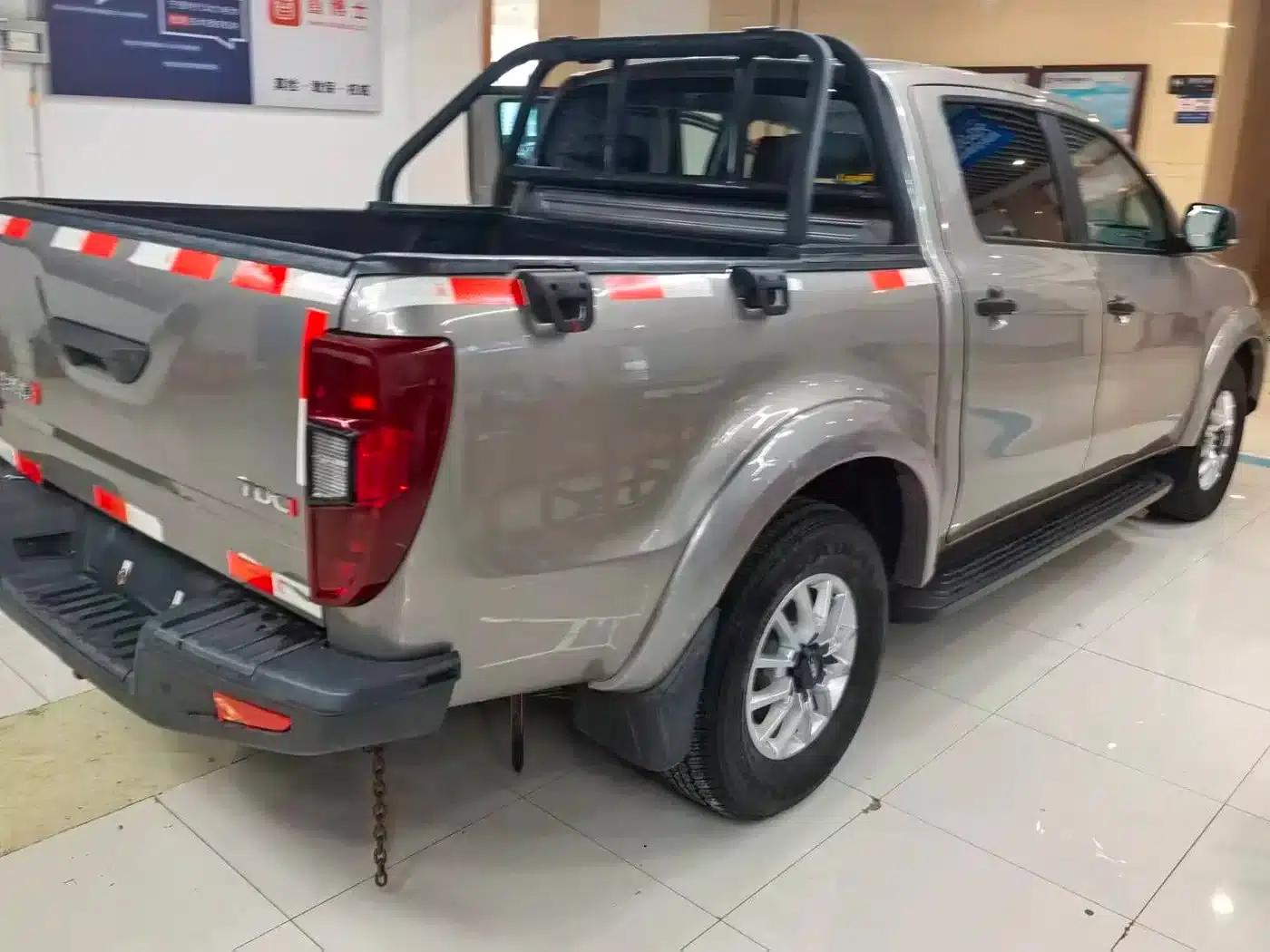 Yuhu 3 2018 2.5T Diesel 2WD Luxury Edition Standard Wheelbase — миниатюра 7