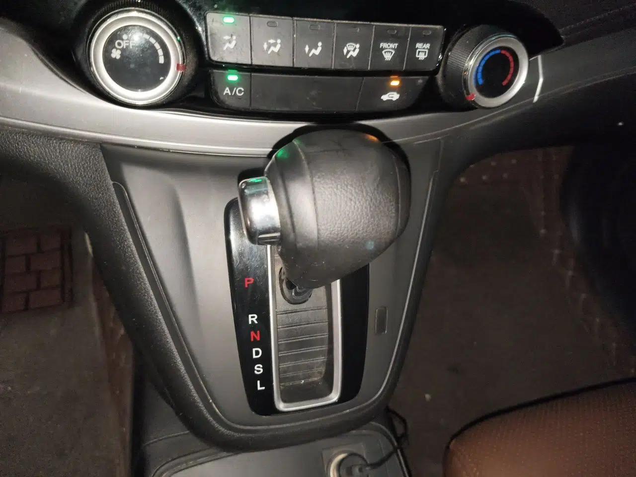 Honda CR-V 2016 2.0L two-wheel drive Urban Edition — миниатюра 14