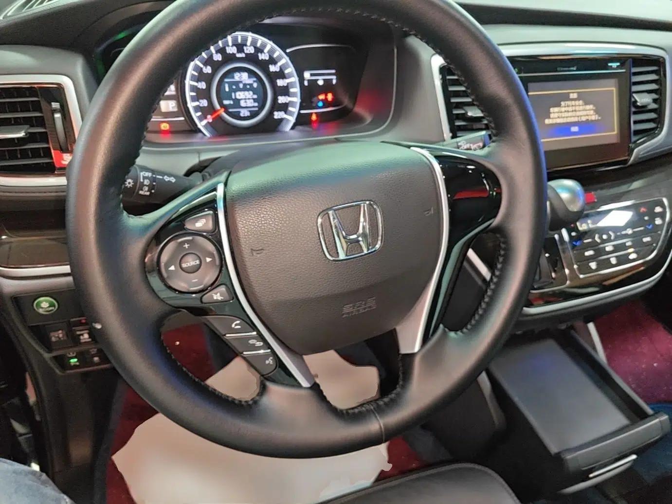 Honda Odyssey 2018 2.4L Luxury Edition — миниатюра 18