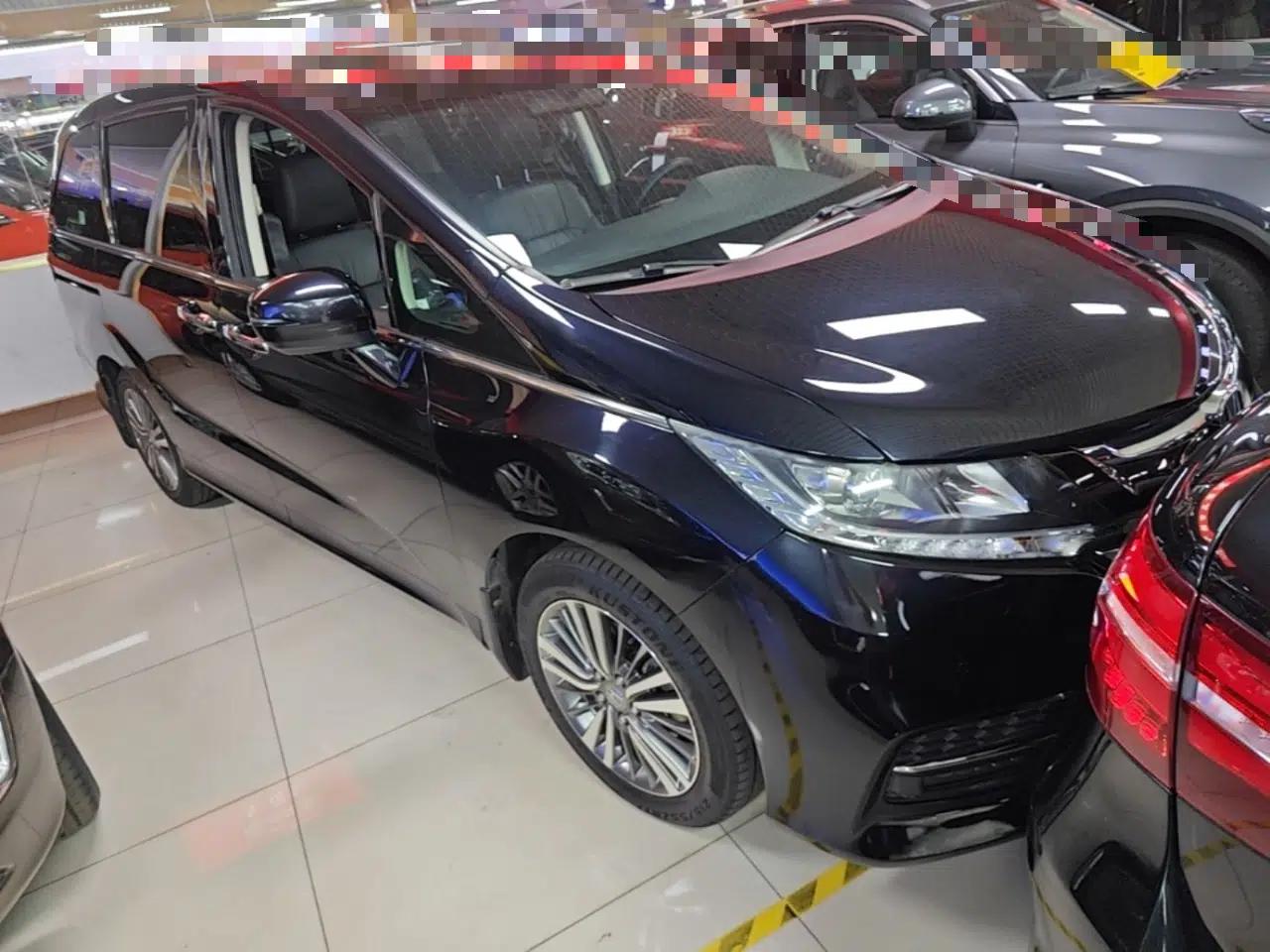 Honda Odyssey 2018 2.4L Luxury Edition — миниатюра 3