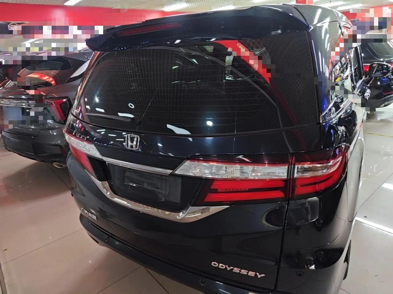 Honda Odyssey 2018 2.4L Luxury Edition — миниатюра 5