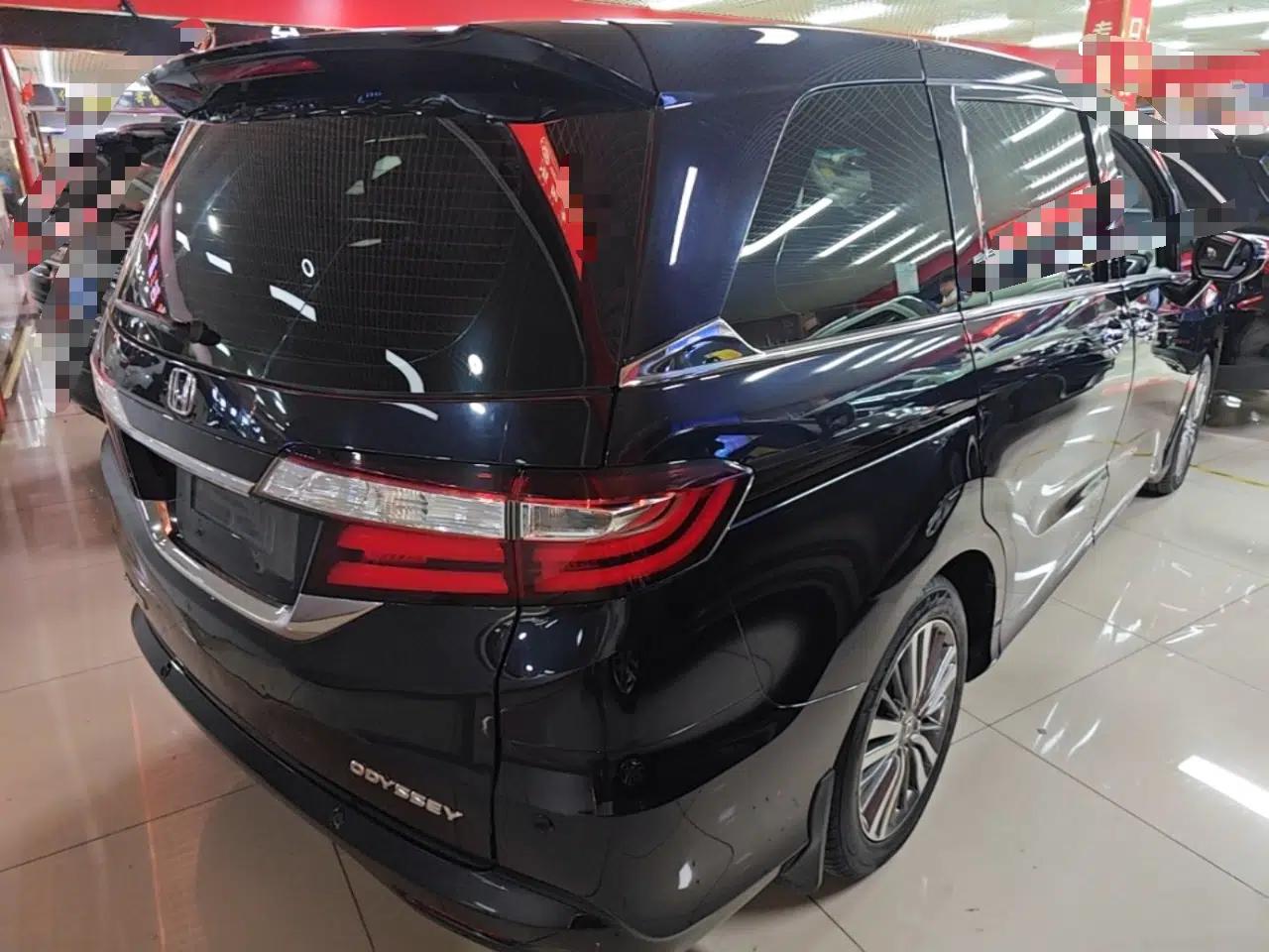 Honda Odyssey 2018 2.4L Luxury Edition — миниатюра 6