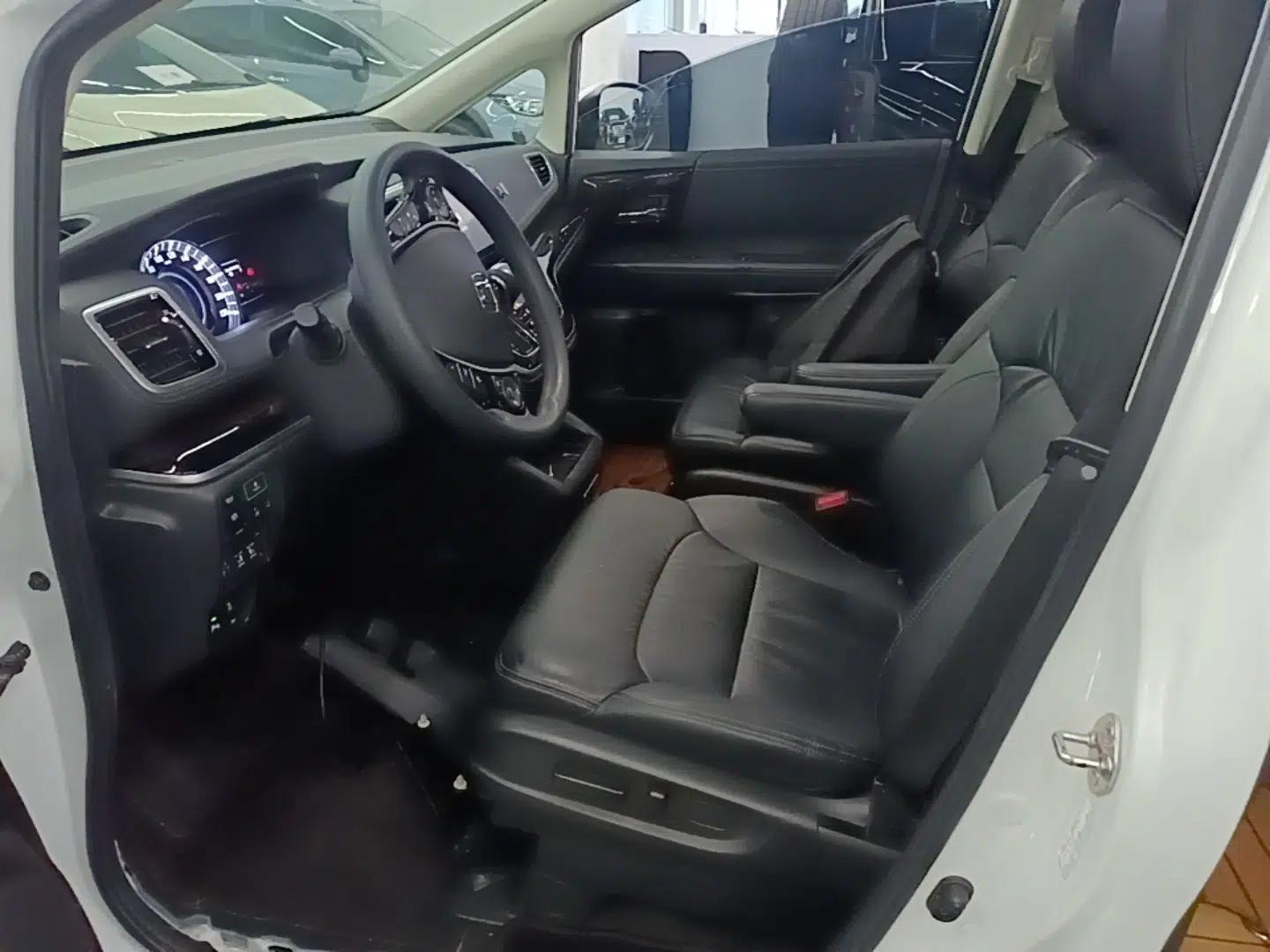 Honda Odyssey 2019 2.0L Rui·Smart Edition — миниатюра 17