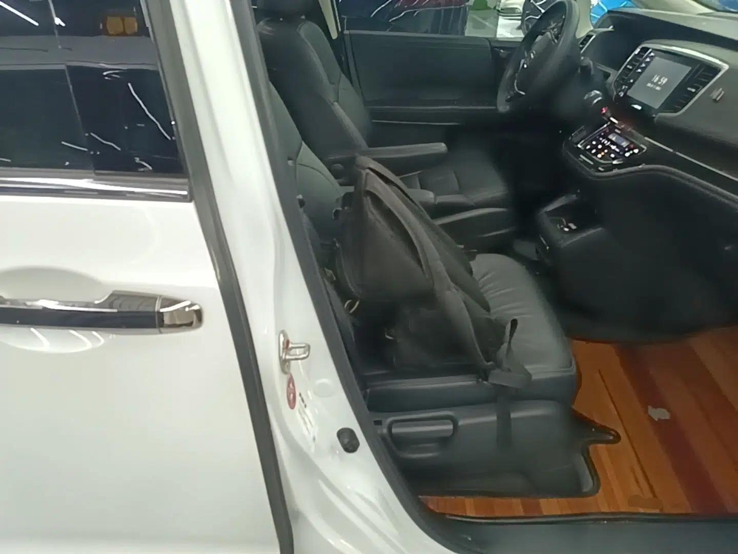 Honda Odyssey 2019 2.0L Rui·Smart Edition — миниатюра 19