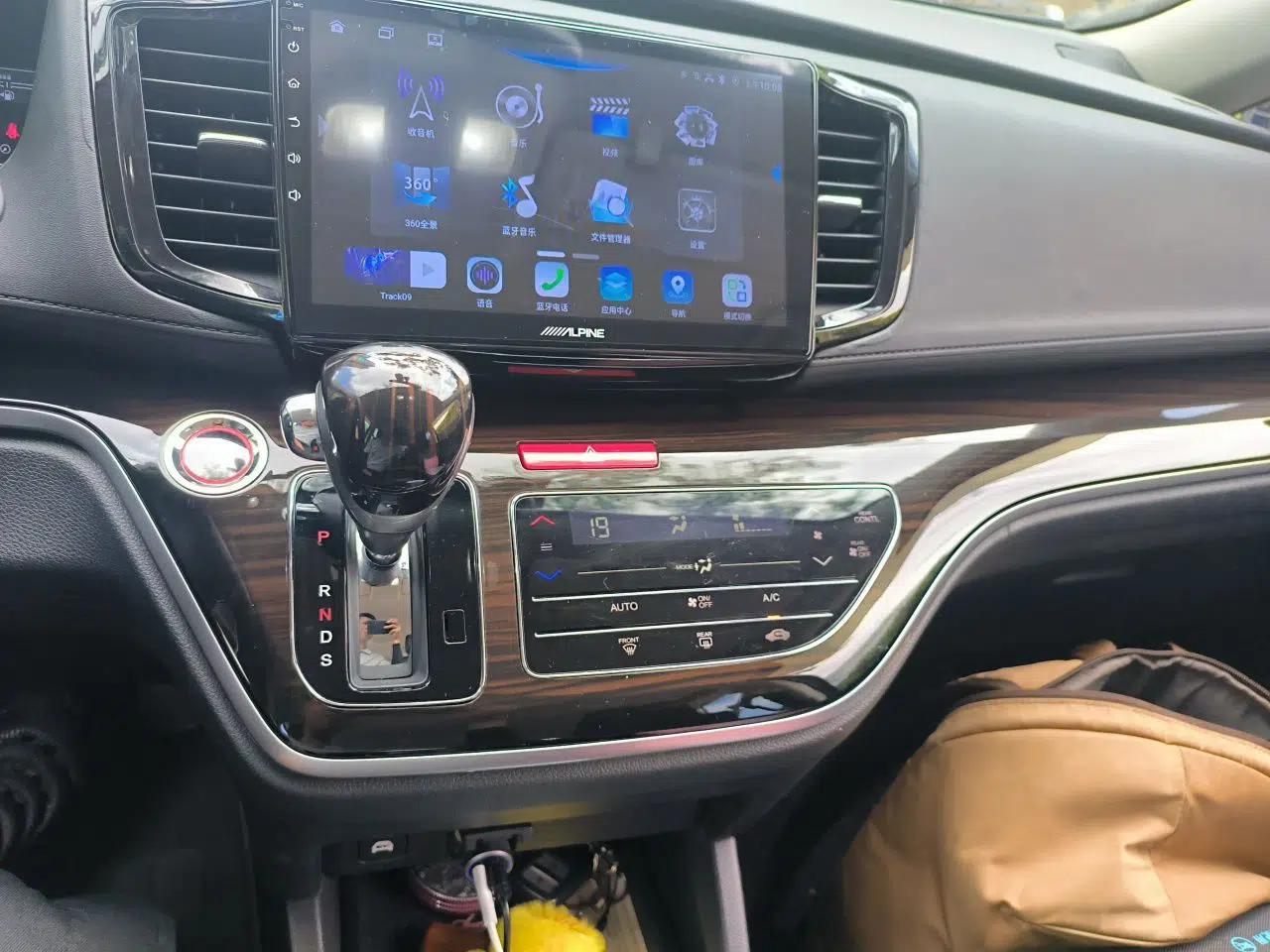 Honda Odyssey 2021 2.0L Rui·Comfort Edition — миниатюра 13