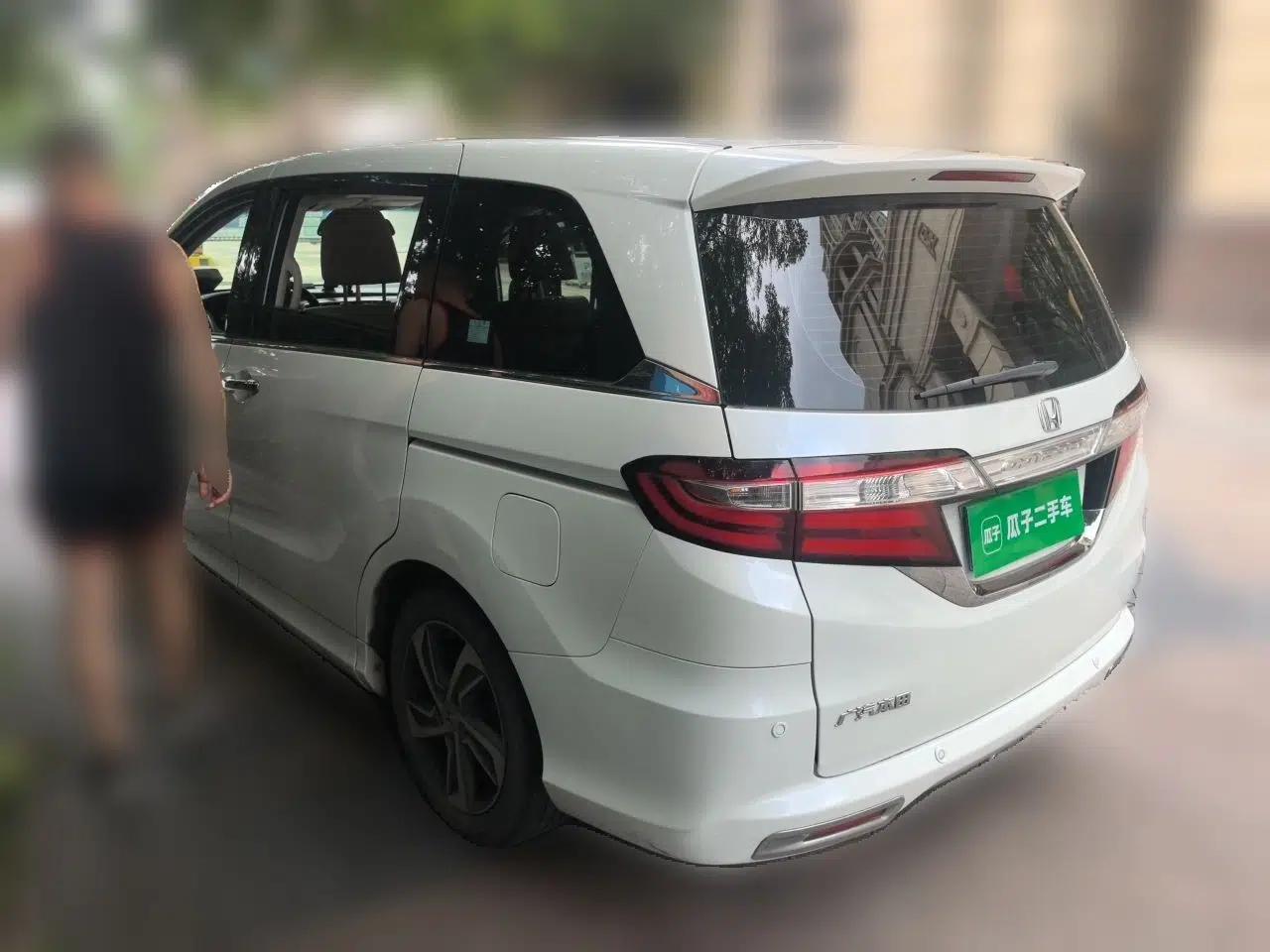 Honda Odyssey 2017 2.4L Luxury Edition — миниатюра 4