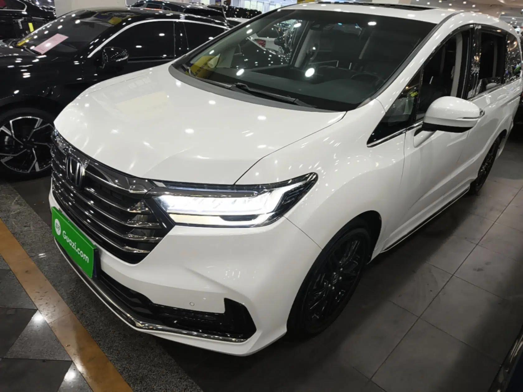 Honda Odyssey 2022 2.0L eHEV Sharp·Luxury Edition — миниатюра 1