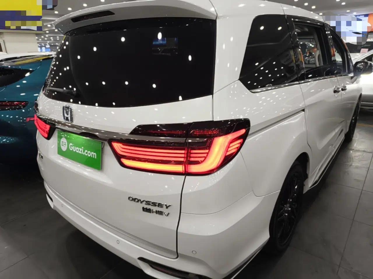 Honda Odyssey 2022 2.0L eHEV Sharp·Luxury Edition — миниатюра 6