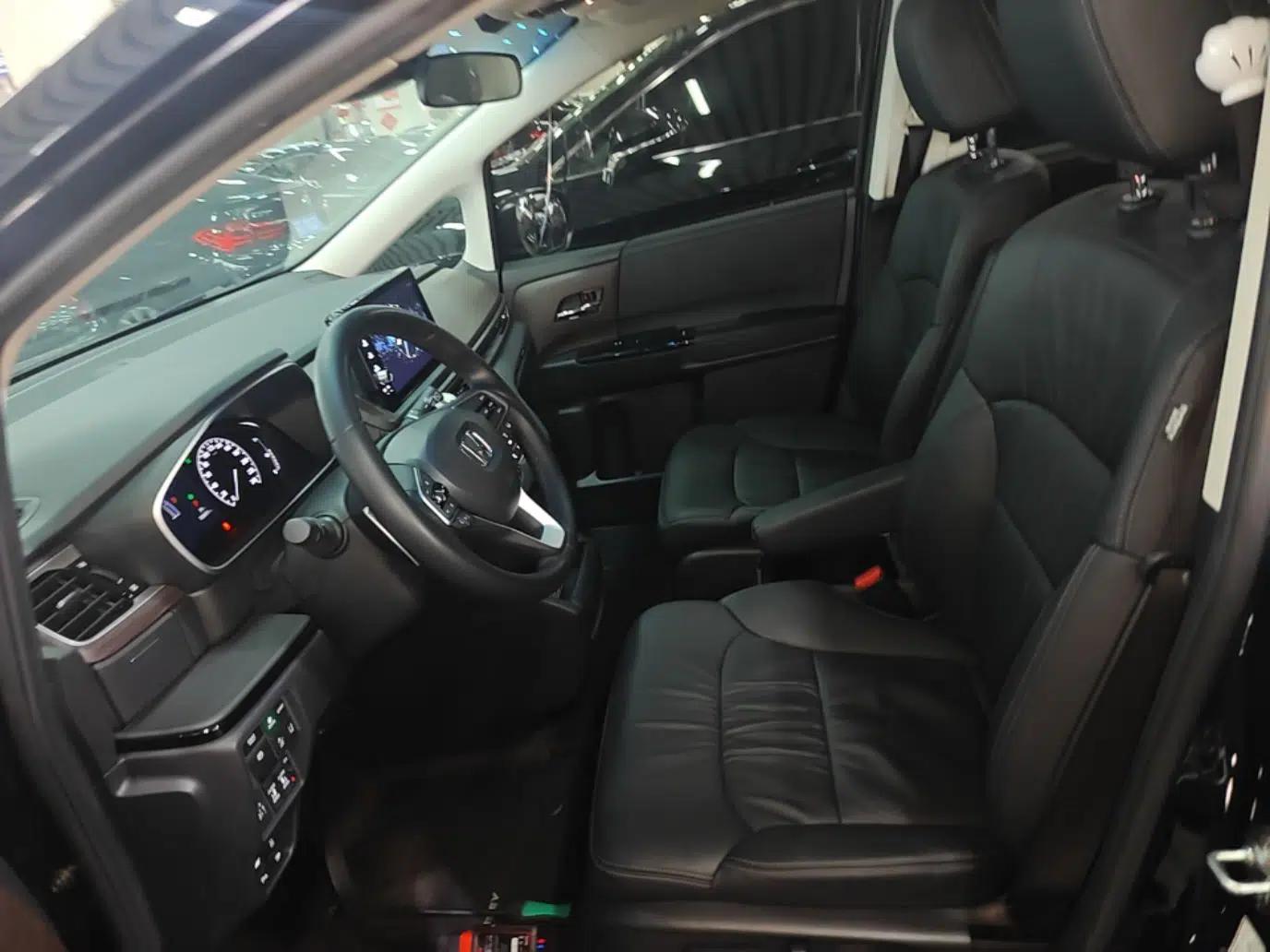 Honda Odyssey 2022 2.0L eHEV Sharp Enjoyment Edition — миниатюра 17