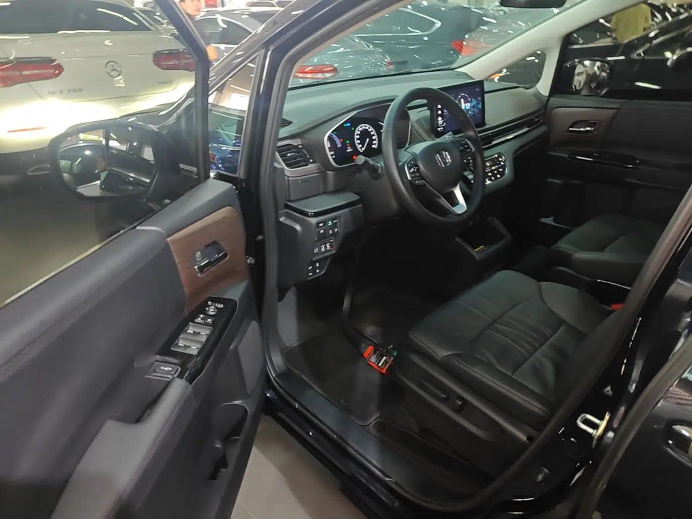 Honda Odyssey 2022 2.0L eHEV Sharp Enjoyment Edition — миниатюра 18