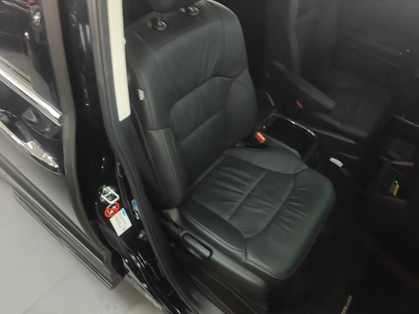 Honda Odyssey 2022 2.0L eHEV Sharp Enjoyment Edition — миниатюра 19
