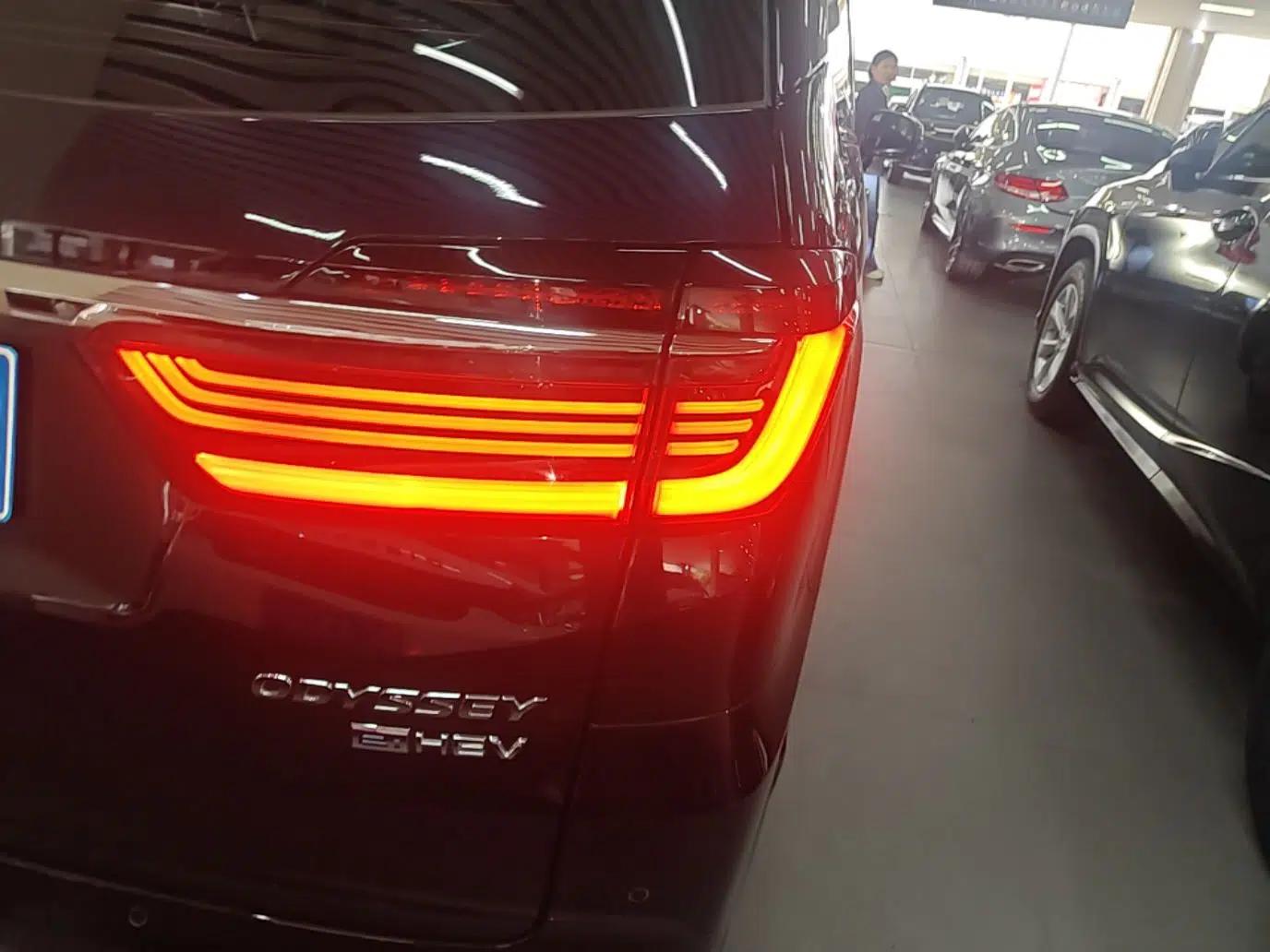 Honda Odyssey 2022 2.0L eHEV Sharp Enjoyment Edition — миниатюра 9
