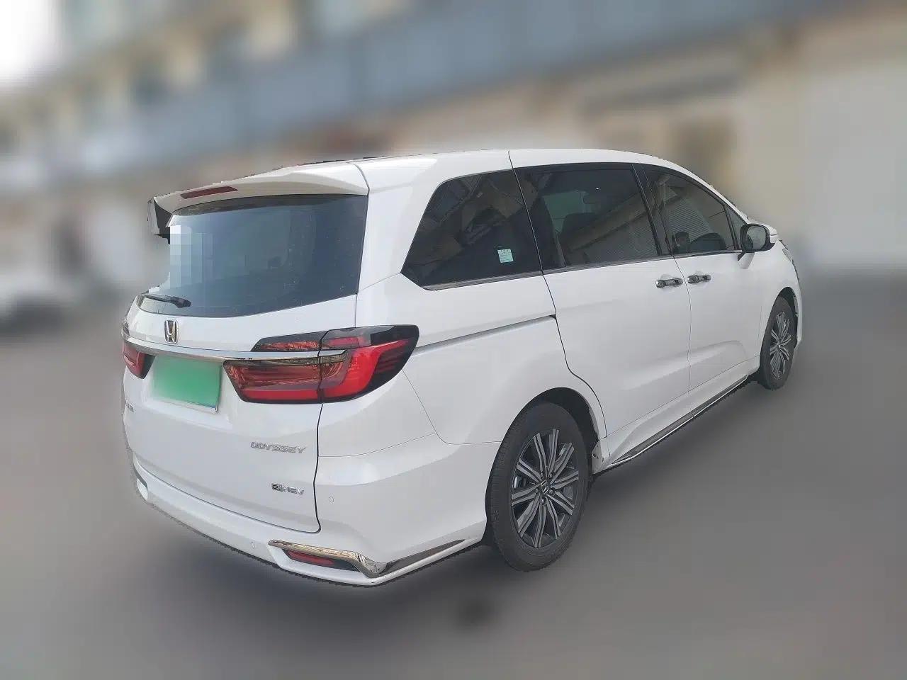 Honda Odyssey 2024 2.0L eHEV Sharp·Leading Edition — миниатюра 6