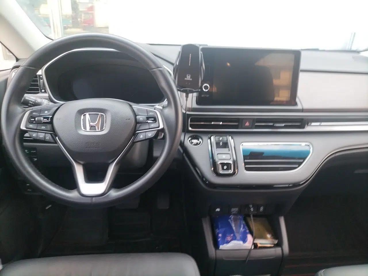 Honda Odyssey 2024 2.0L eHEV Sharp·Leading Edition — миниатюра 9