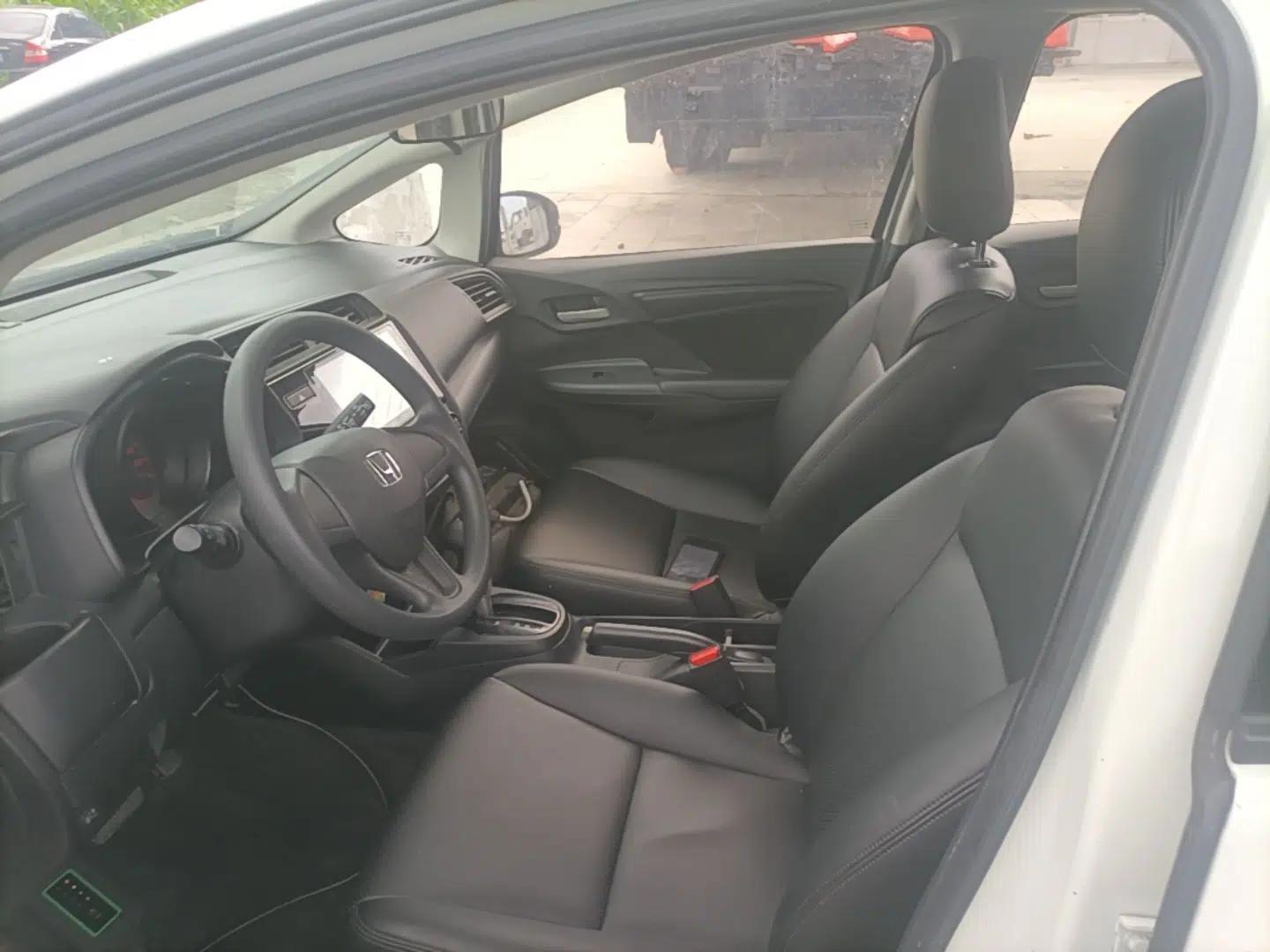 Honda Fit 2018 1.5L CVT Comfort Version — миниатюра 17