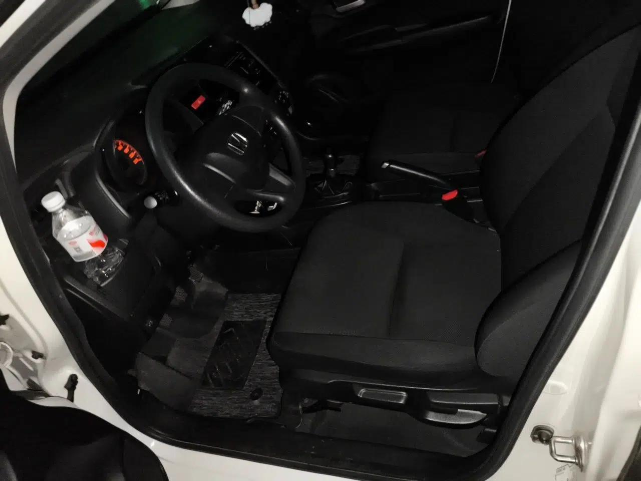 Honda Fit 2016 1.5L LX Manual Comfort Model — миниатюра 14
