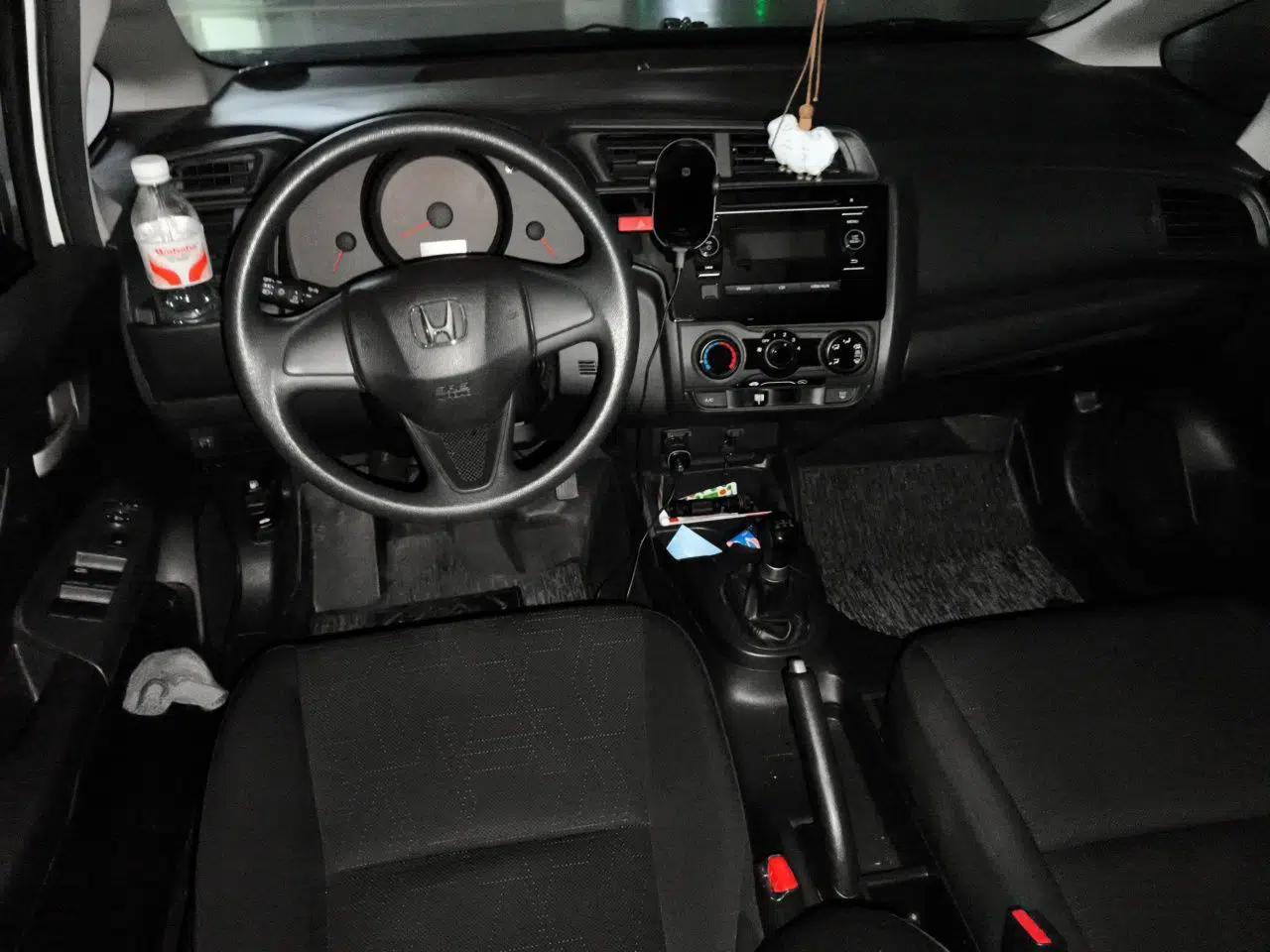 Honda Fit 2016 1.5L LX Manual Comfort Model — миниатюра 18