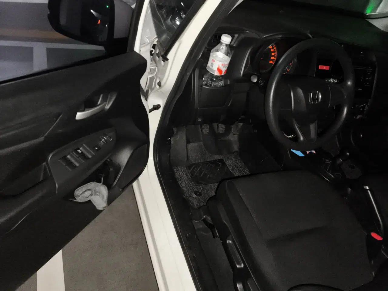 Honda Fit 2016 1.5L LX Manual Comfort Model — миниатюра 19