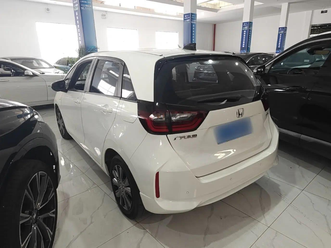 Honda Fit 2022 1.5L CVT Trendy Sunroof Edition — миниатюра 4