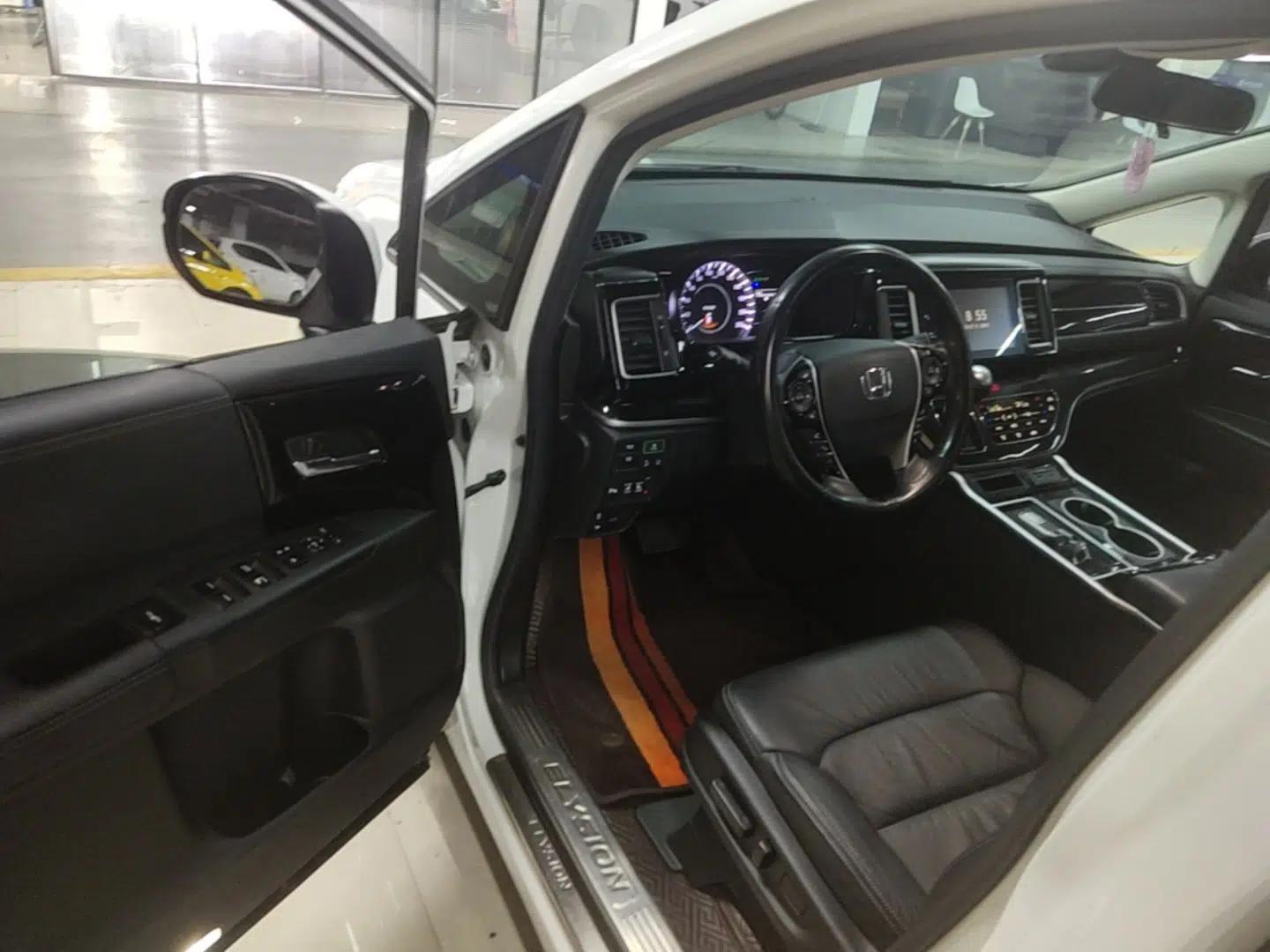 Honda Elysion 2019 2.0L Hybrid Comfort Edition — миниатюра 18