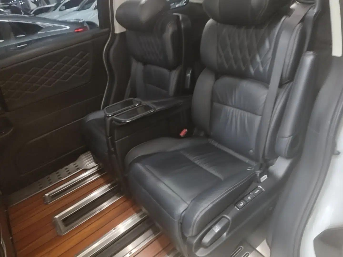 Honda Elysion 2019 2.0L Hybrid Comfort Edition — миниатюра 20