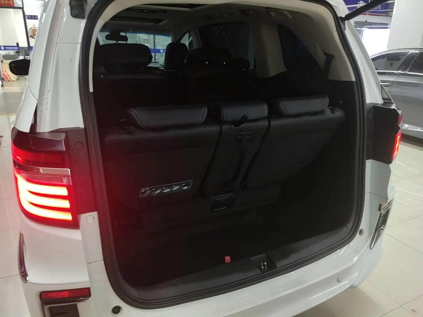 Honda Elysion 2019 2.0L Hybrid Comfort Edition — миниатюра 22