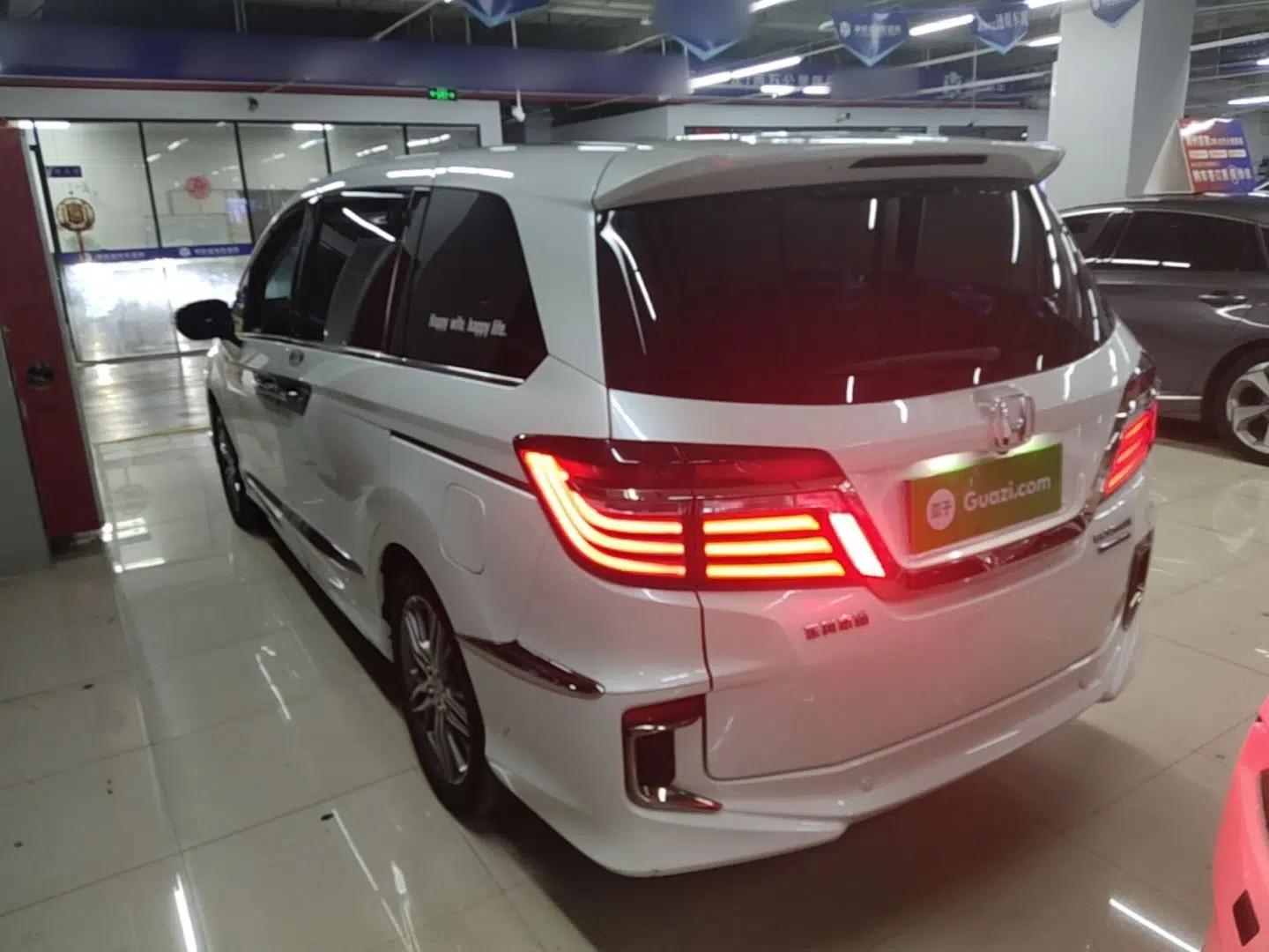 Honda Elysion 2019 2.0L Hybrid Comfort Edition — миниатюра 4
