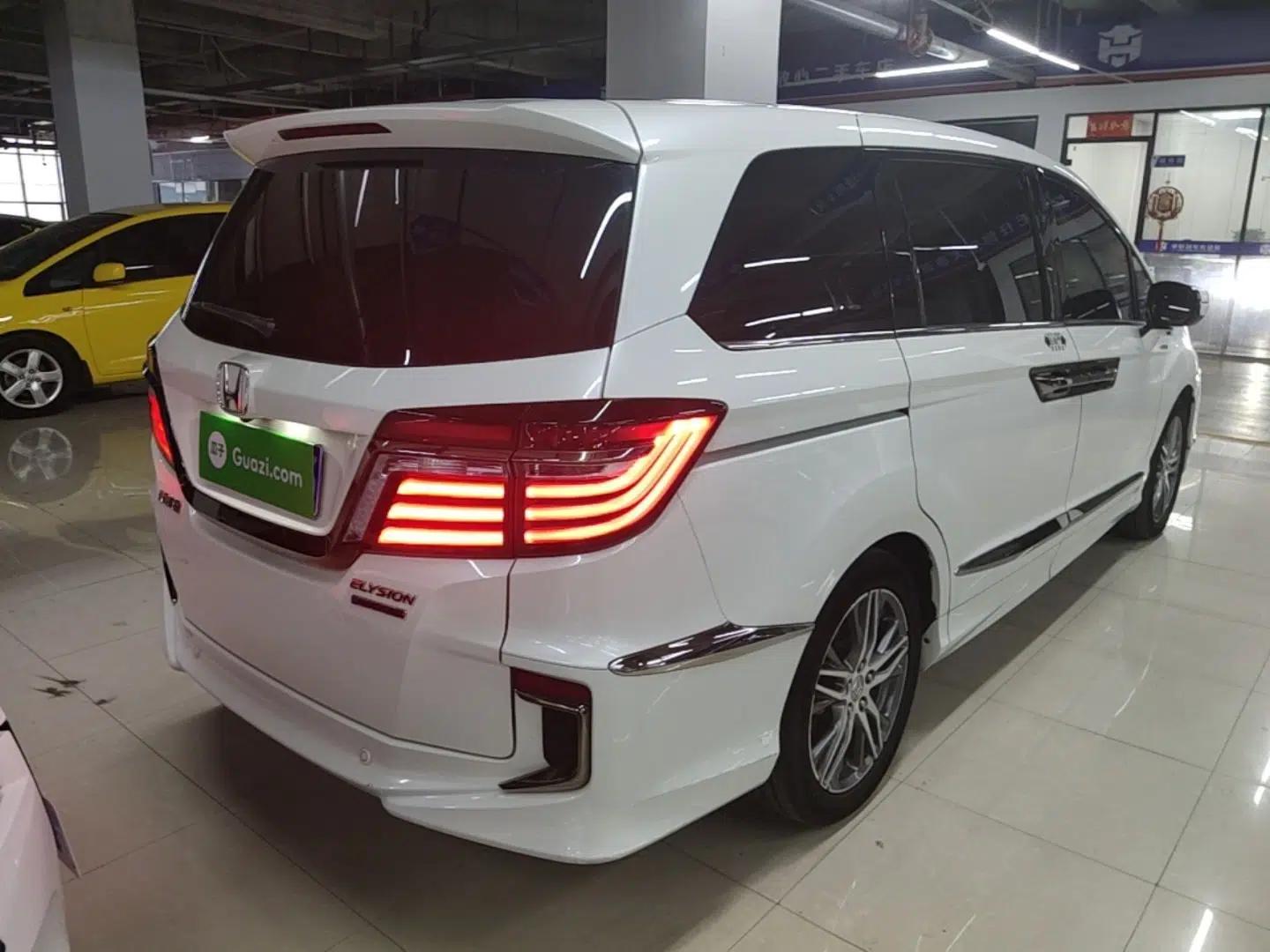 Honda Elysion 2019 2.0L Hybrid Comfort Edition — миниатюра 6