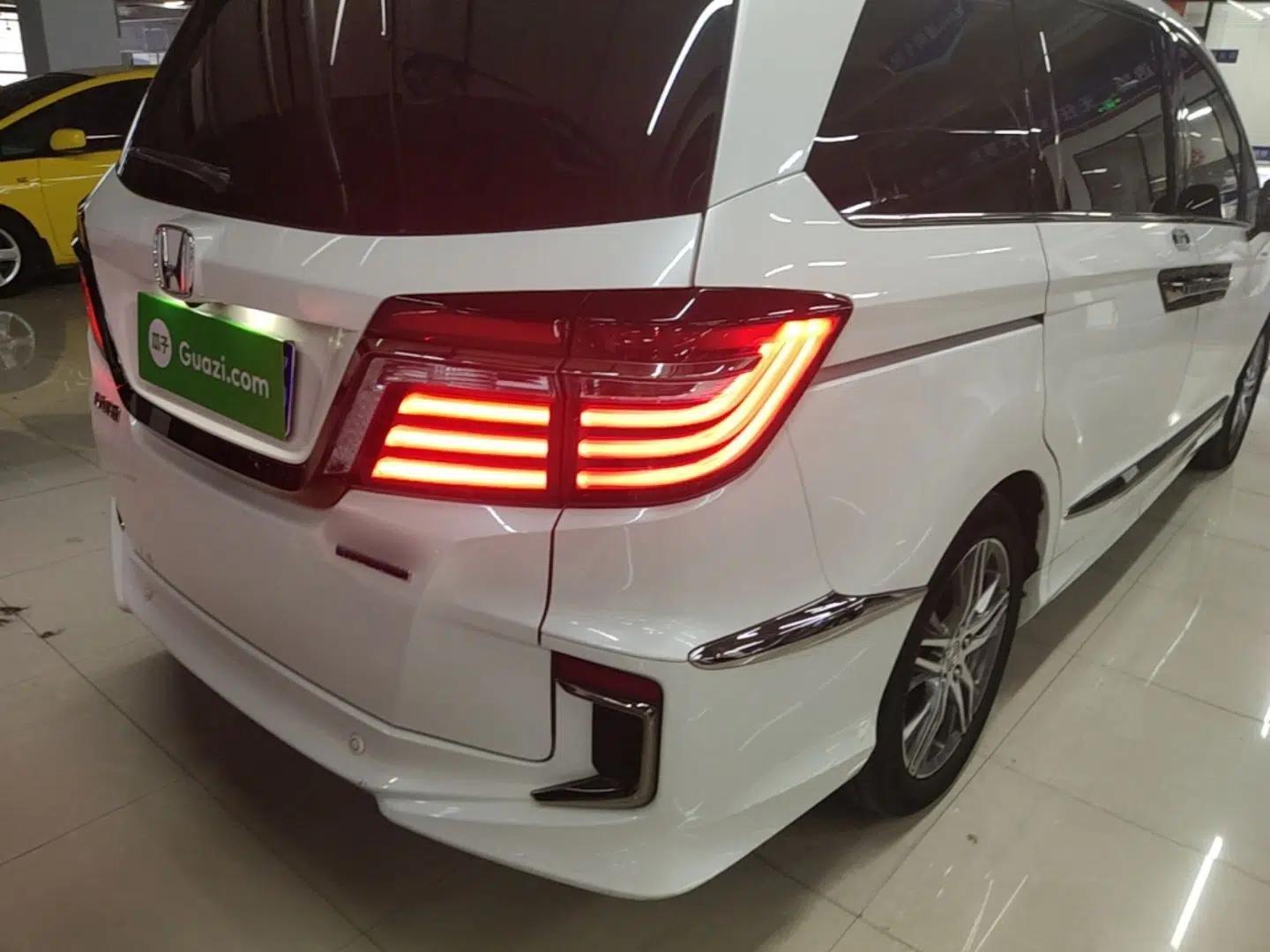 Honda Elysion 2019 2.0L Hybrid Comfort Edition — миниатюра 9
