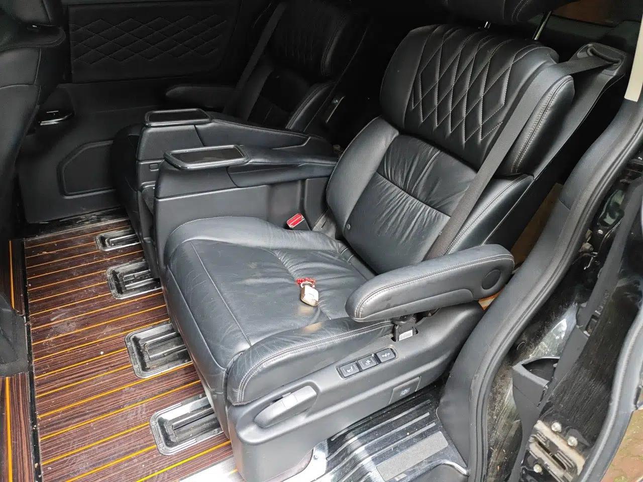 Honda Elysion 2019 2.0L Hybrid Luxury Edition — миниатюра 17