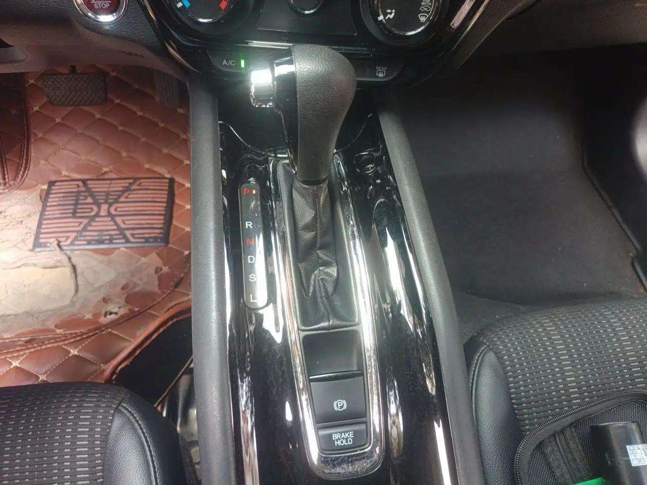 Honda Vezel 2017 1.8L CVT Front-Wheel Drive Pioneer Edition — миниатюра 14