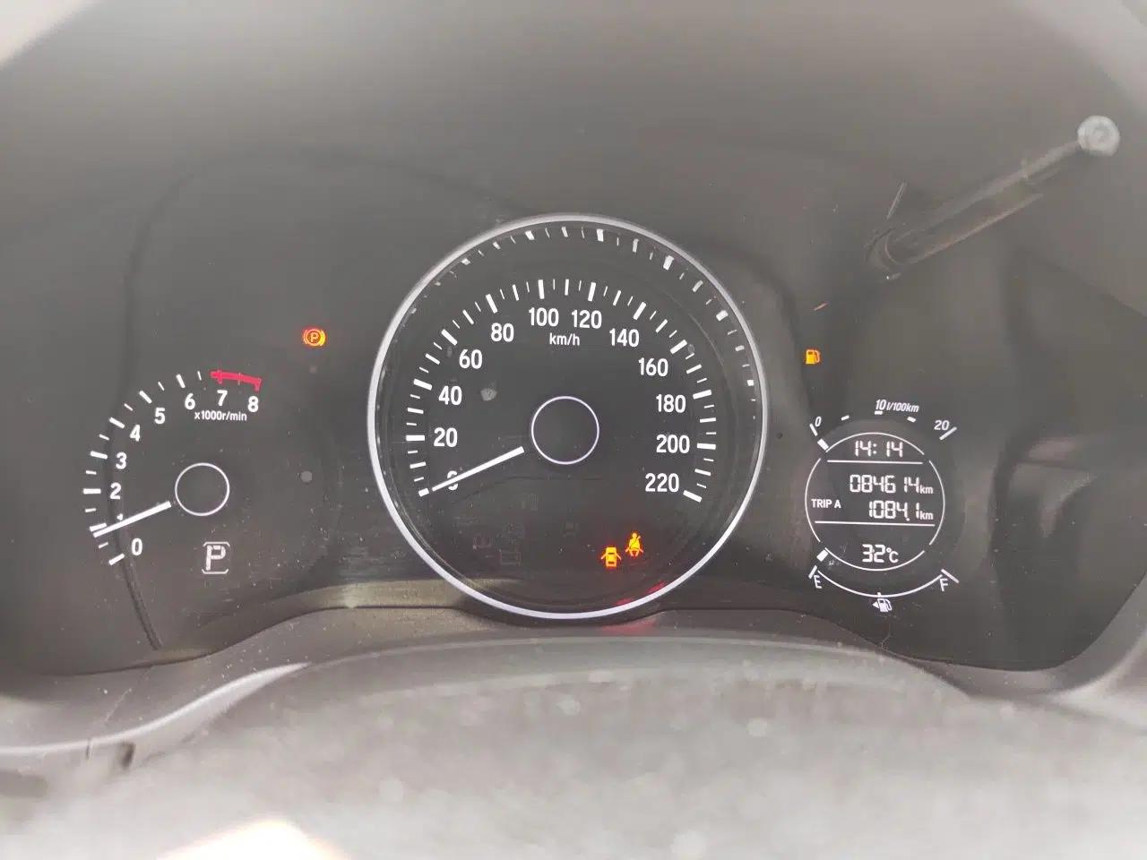 Honda Vezel 2015 1.5L CVT two-wheel drive Comfort trim — миниатюра 11