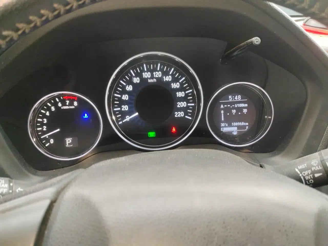 Honda Vezel 2015 1.8L CVT Four-Wheel Drive Flagship Model — миниатюра 11