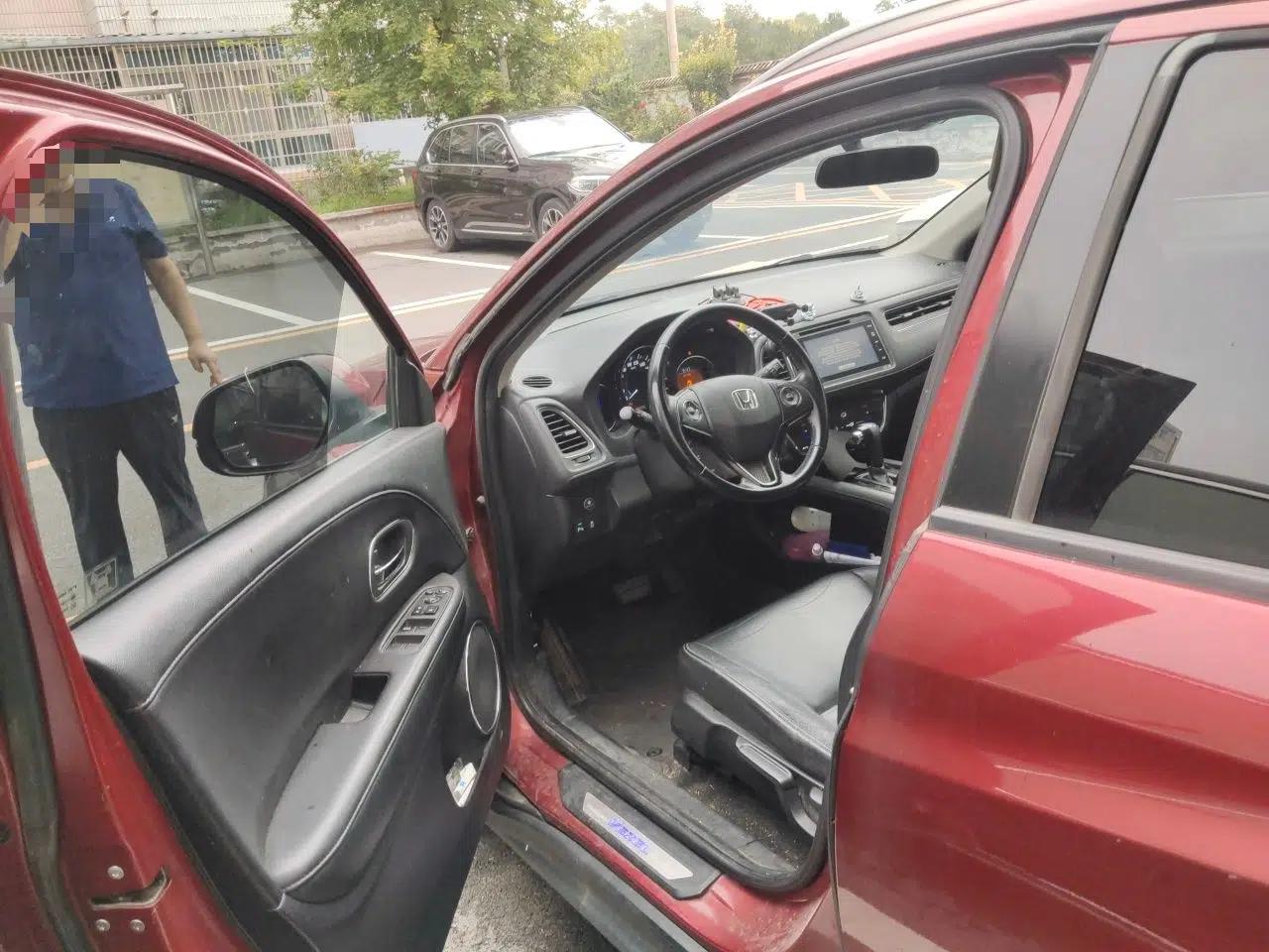 Honda Vezel 2015 1.8L CVT Four-Wheel Drive Flagship Model — миниатюра 16