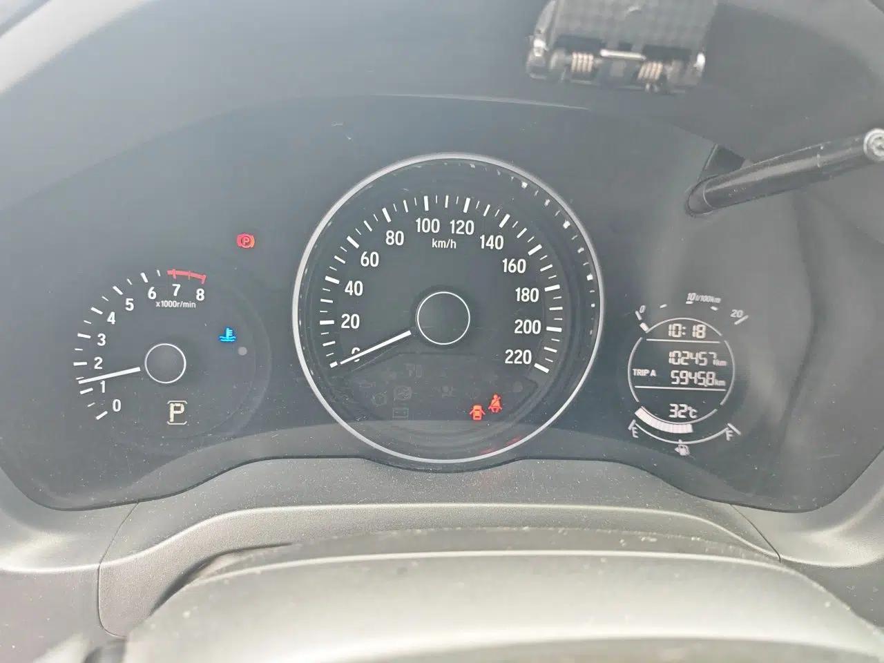 Honda Vezel 2015 1.5L CVT two-wheel drive Comfort trim — миниатюра 11