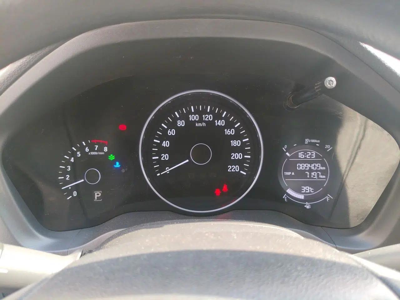 Honda Vezel 2016 1.8L CVT Front-Wheel Drive Pioneer Edition — миниатюра 11