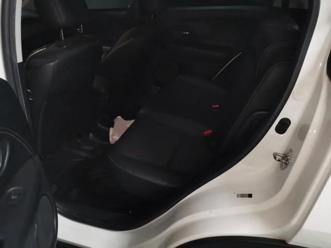 Honda Vezel 2020 1.5L CVT Pioneer Edition — миниатюра 17