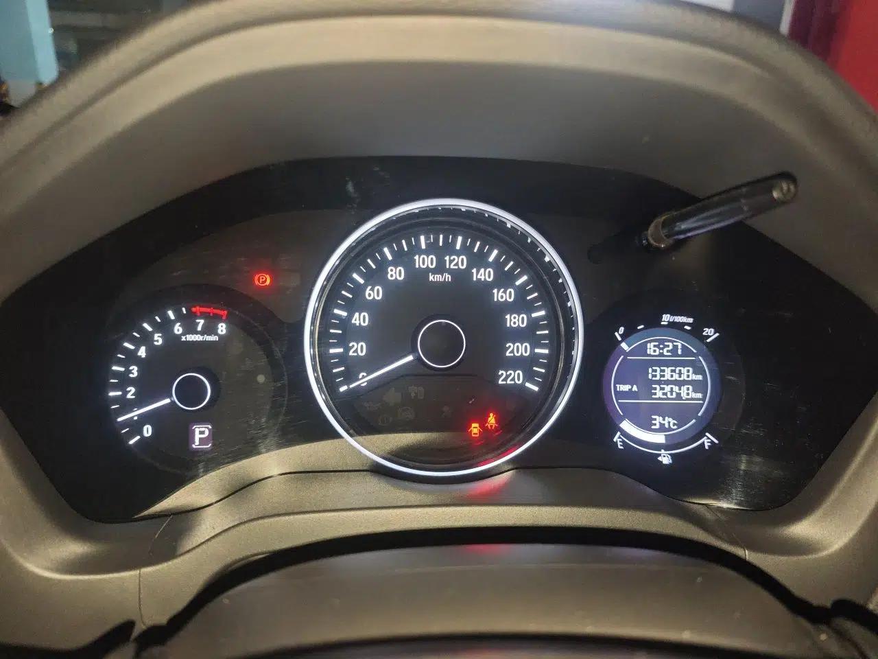 Honda Vezel 2017 1.5L CVT 2WD Comfort Model — миниатюра 11