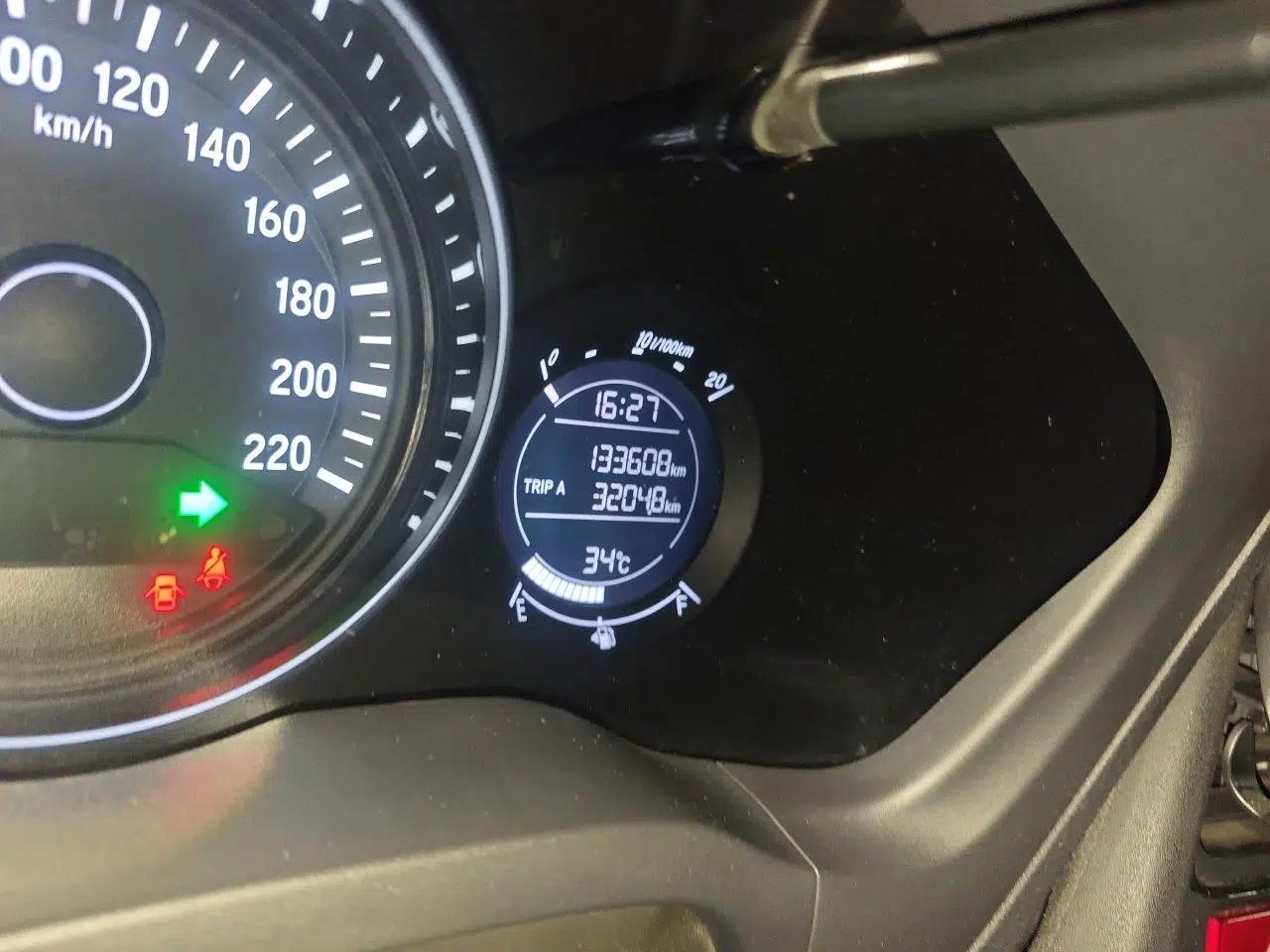 Honda Vezel 2017 1.5L CVT 2WD Comfort Model — миниатюра 12