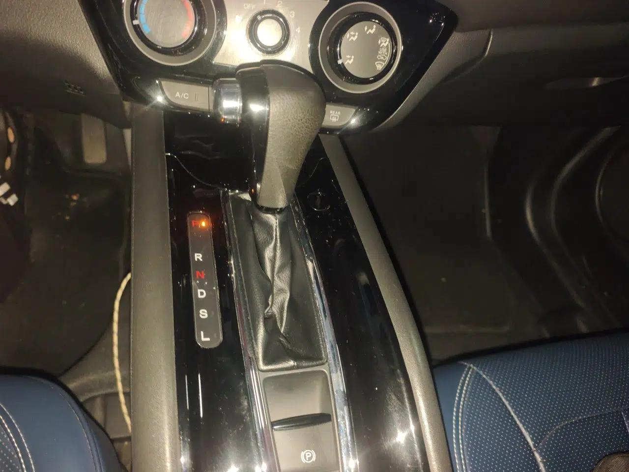 Honda Vezel 2017 1.5L CVT 2WD Comfort Model — миниатюра 14