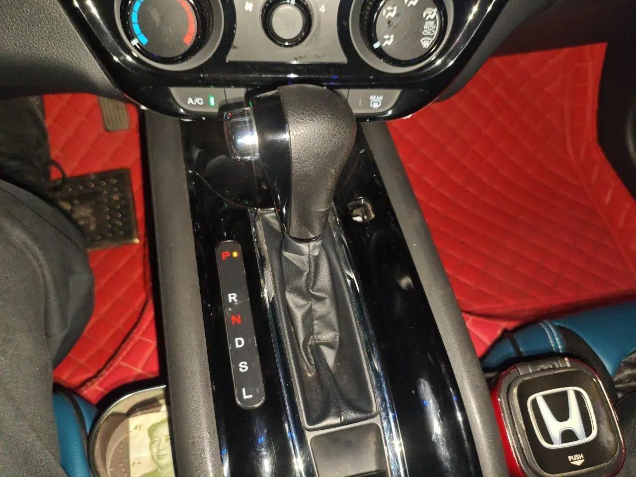Honda Vezel 2020 1.5L CVT Elite Edition — миниатюра 13