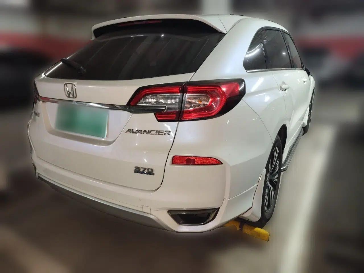 Honda Avancier 2017 370TURBO 2WD Luxury Edition — миниатюра 6