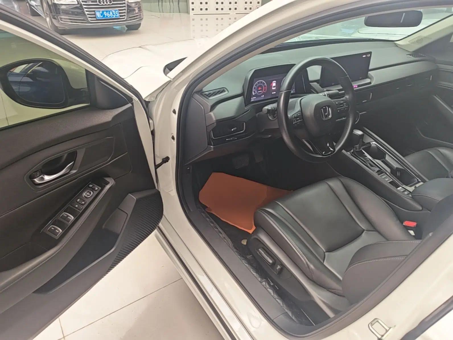 Honda Inspire 2023 260TURBO Deluxe Edition — миниатюра 23