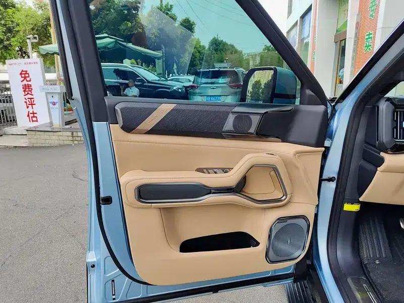 Leopard 8 2025 Smart & Brave Flagship Edition 7-Seater — миниатюра 10